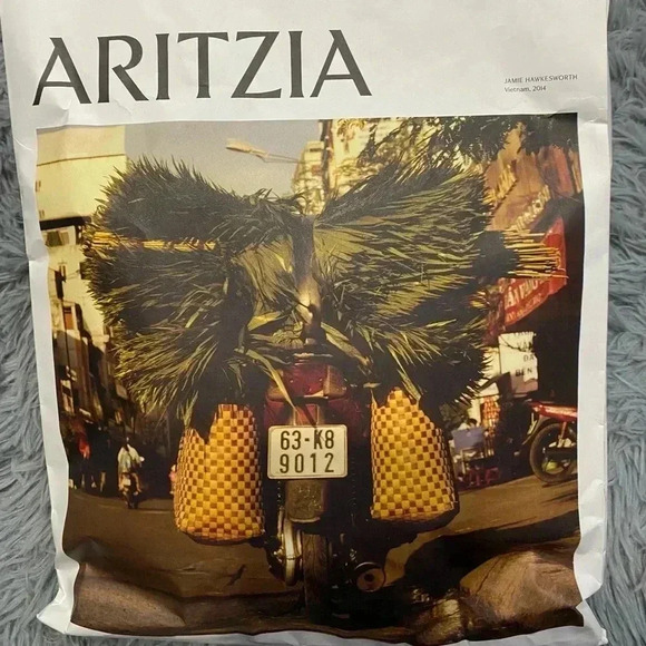 Aritzia 2 T-shirts and Black Legging Set - Picture 10 of 12